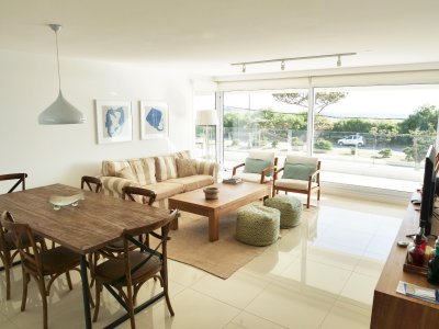 Apartamento en venta Playa Mansa 3 dormitorios
