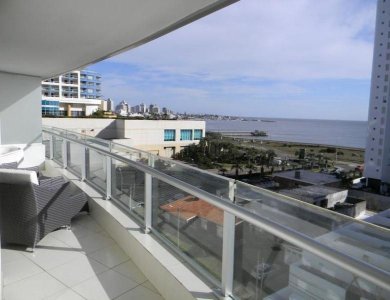 Apartamento en venta y alquiler temporario Playa Mansa 3 dormitorios