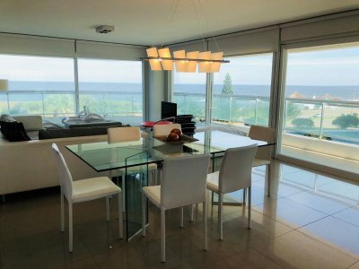 Apartamento en venta Playa Mansa  3 dormitorios