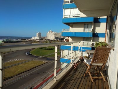 Apartamento en VENTA- 2 dormitorios, primera linea playa brava Punta del Este