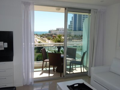 Apartamento en VENTA- 2 DORMITORIOS-PUNTA DEL ESTE 