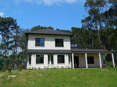 Casa en venta y alquiler temporario La Arbolada Punta Del Este  3 dormitorio