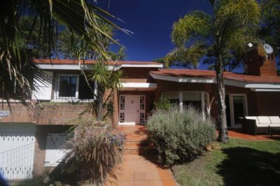 Casa en venta Lugano 4 dormitorios