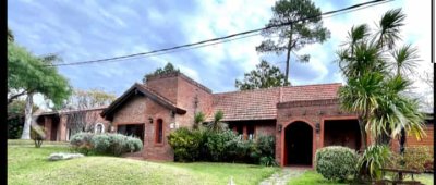 SE VENDE CASA DE 3 DORMITORIOS, JARDINES DE CORDOVA, Punta del Este 