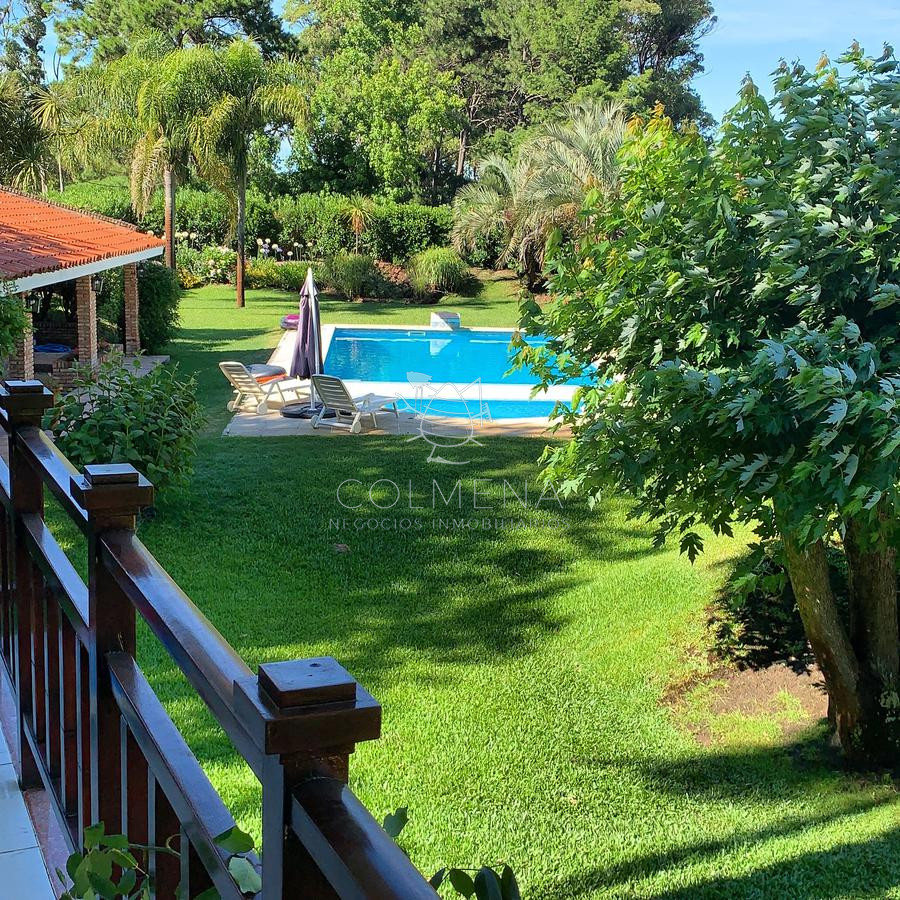 vendo casa de 6 dormitorios en solanas, a media cuadra del mar. - col6476c