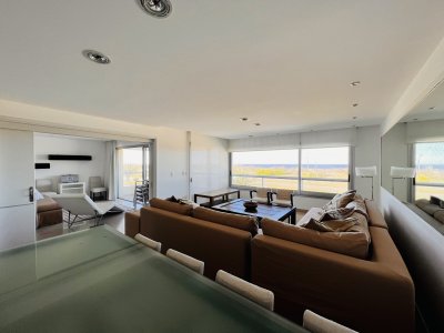 Apartamento de 3 dormitorios con vista al mar en Playa Brava