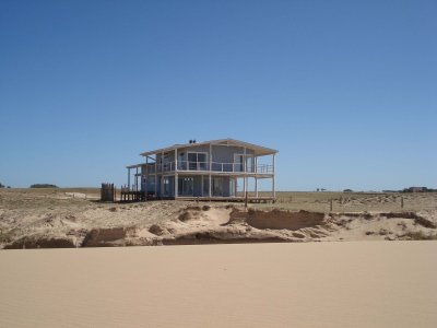 Vendo hermosa casa frente al mar en Rocha