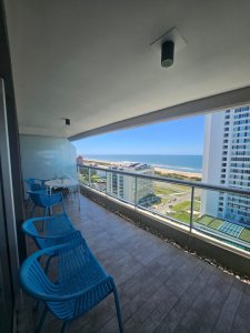 Apartamento con muy linda vista en playa brava en alquiler Punta del Este