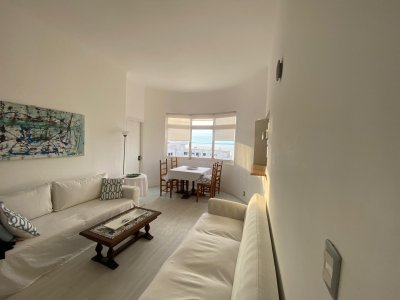 Apartamento frente a playa mansa de 1 dormitorio en alquiler 