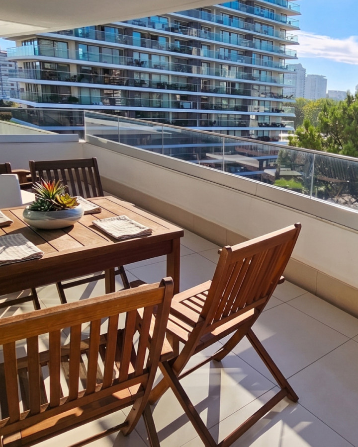 Apartamento en venta 2 dormitorios con terraza Punta del Este