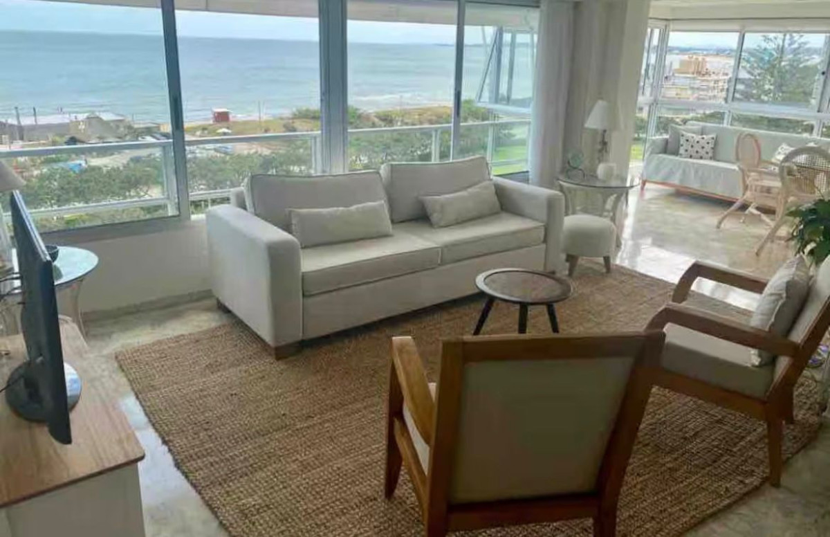 Apartamento de 3 dormitorios en venta en Lincoln en Punta del Este