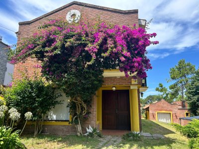 Casa en Pinares de 3 dormitorios en venta 