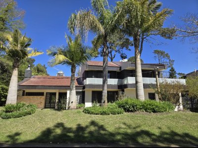 Casa de 4 dormitorios en Punta del Este en alquiler 