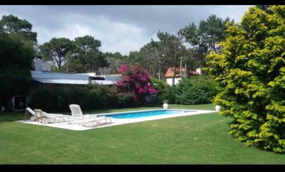 Casa de 3 dormitorios en alquiler anual en Rincón del Indio