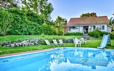 Muy linda casa en Pinares con piscina para 11 personas
