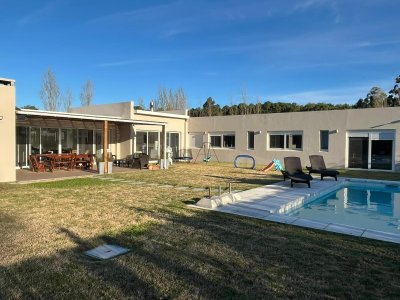 Casa de 4 dormitorios en alquiler en Punta Ballena