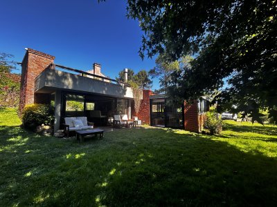 Casa en Pinares, muy buena ubicación  
