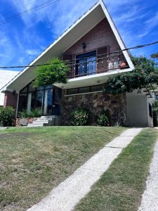 Muy linda casa en PInares a metros del mar