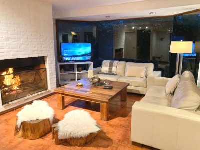 Casa con piscina en Montoya vista al mar en venta!
