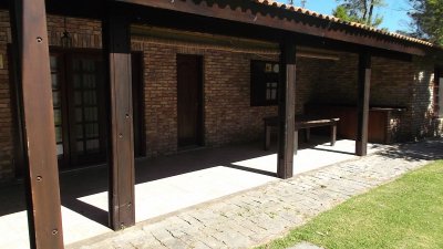 Casa muy bien ubicada en Pinares 