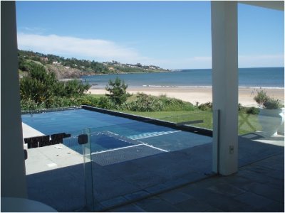 Espectacular casa en Solanas sobre la playa con piscina