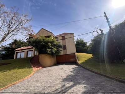 Impecable casa en la mansa a metros del mar