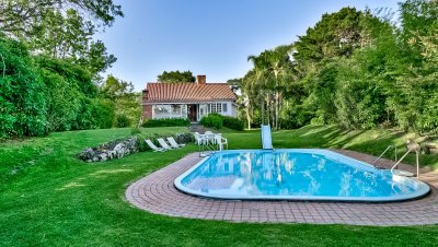 Muy linda casa en Pinares a metros del mar