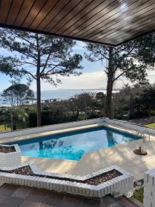 Amplia casa con gran vista en venta Punta Ballena 
