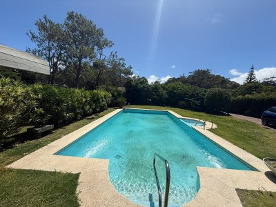 Espectacular casa de 3 dormitorios en alquiler en Solanas