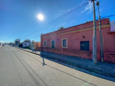 Terreno con construcción a media cuadra de Av Lavalleja