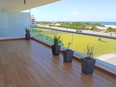 Apartamento en Rincón del Indio, 3 suites más dependencia