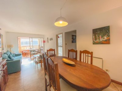 Apartamento en Mansa, 2 dormitorios y medio, parrillero