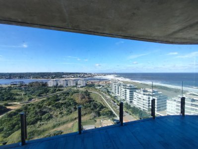 Torre de categoría en Playa Brava