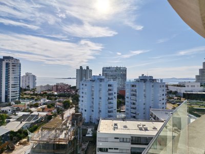 Tres dormitorios con vista a Playa Mansa