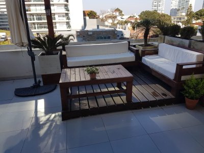 A pasitos de Playa Brava y Shopping 