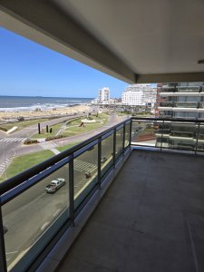 Apartamento con vista al mar de cuatro dormitorios