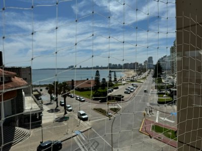 Apartamento con vista al mar a una cuadra de la playa