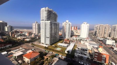 A pasos de Playa Mansa y Playa Brava