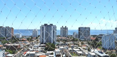 Un dormitorio y medio con vista a Playa Mansa