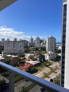 Hermoso y luminoso apartamento a pasos de Playa Brava