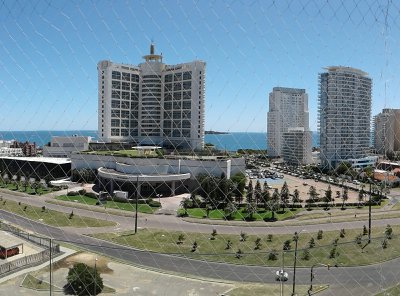 Tres dormitorios con vista a Playa Mansa en alquiler