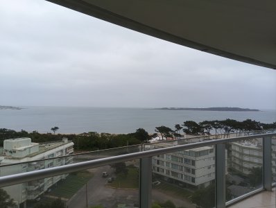 Tres dormitorios con tres baños con hermosa vista al mar