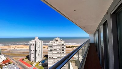 Dos dormitorios en suite con amplio living-comedor