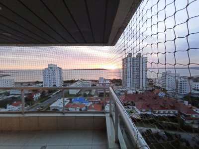 Vista panorámica a los mejores atardeceres en playa Mansa