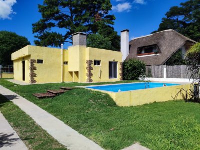 Casa en venta en Altos de Pinares con Piscina