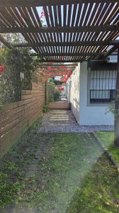 Casa de tres dormitorios y dependencia con piscina