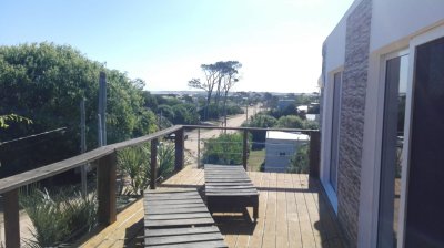 a pasos de mar en zona de La Juanita