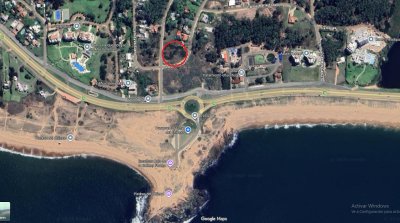 Terreno en venta con vista al mar para construir edificio bajo