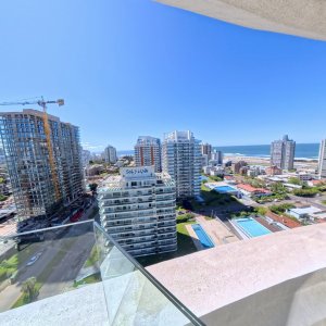 VENTA APARTAMENTO 1 DORMITORIO Y MEDIO BAJOS GASTOS COMUNES EXCELENTE RENTABILIDAD PUNTA DEL ESTE VISTA AL MAR