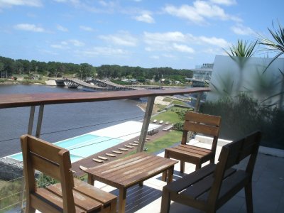 ALQUILER VENTA LA BARRA DEPARTAMENTO PENT HOUSE PISCINA PARRILLERO 3 DORMITORIOS 4 BAÑOS DEPENDENCIA DE SERVICIO TERRAZA